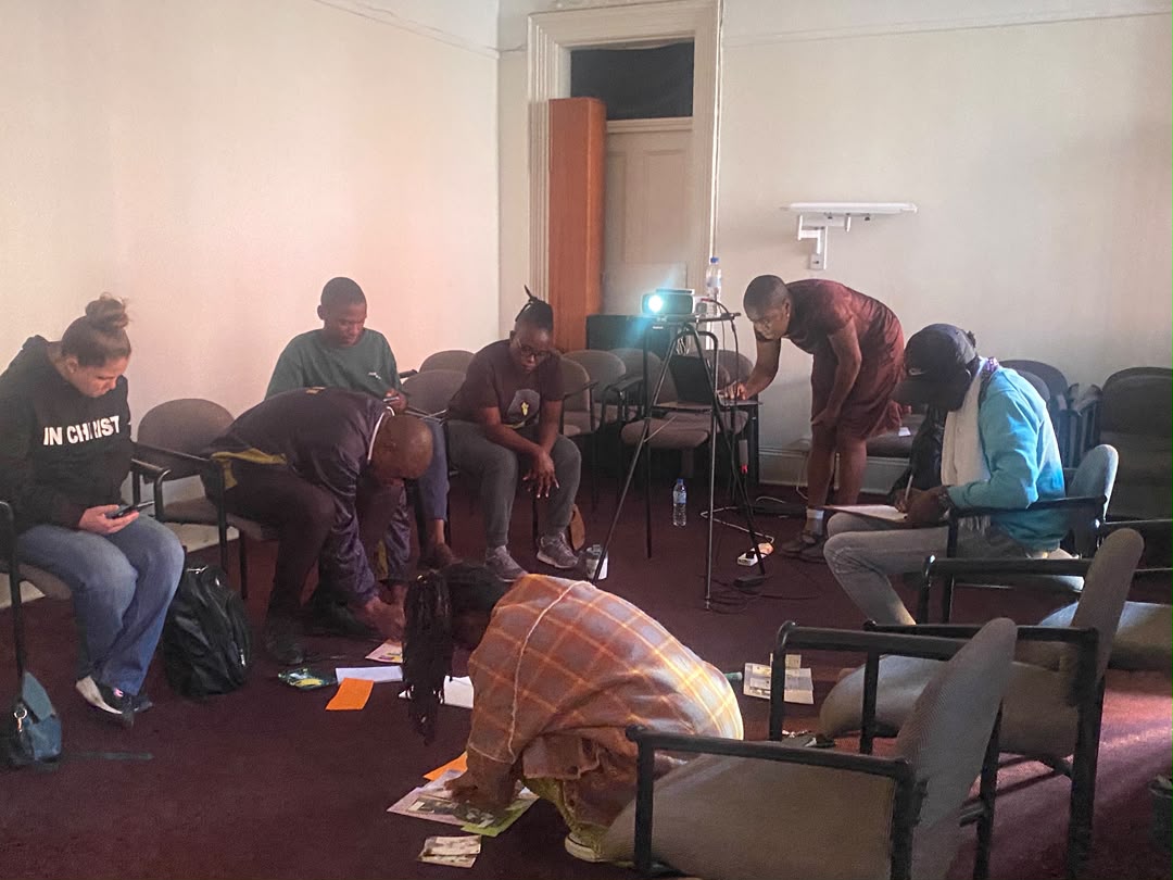 BYOgallery's tweet photo. 1/2 Currently happening at @BYOgallery, a Master Class on working with archives led by the visiting artist-in-residence, Onyeka Igwe, from Nigeria.
#BYOgallery https://t.co/2DLUgEDn0q