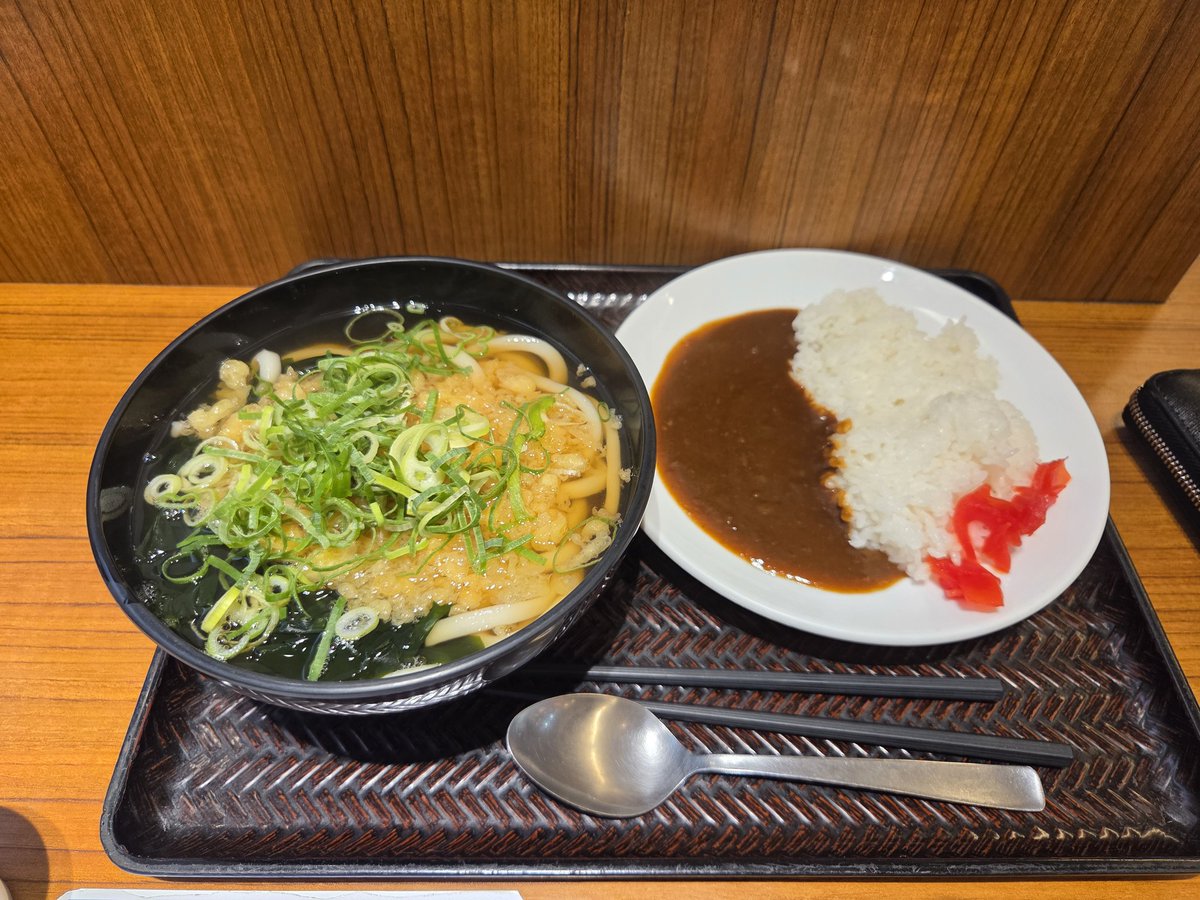 _ysgr_'s tweet photo. 御在所SAにて
カレーとうどんセット https://t.co/qpLQUshbVx