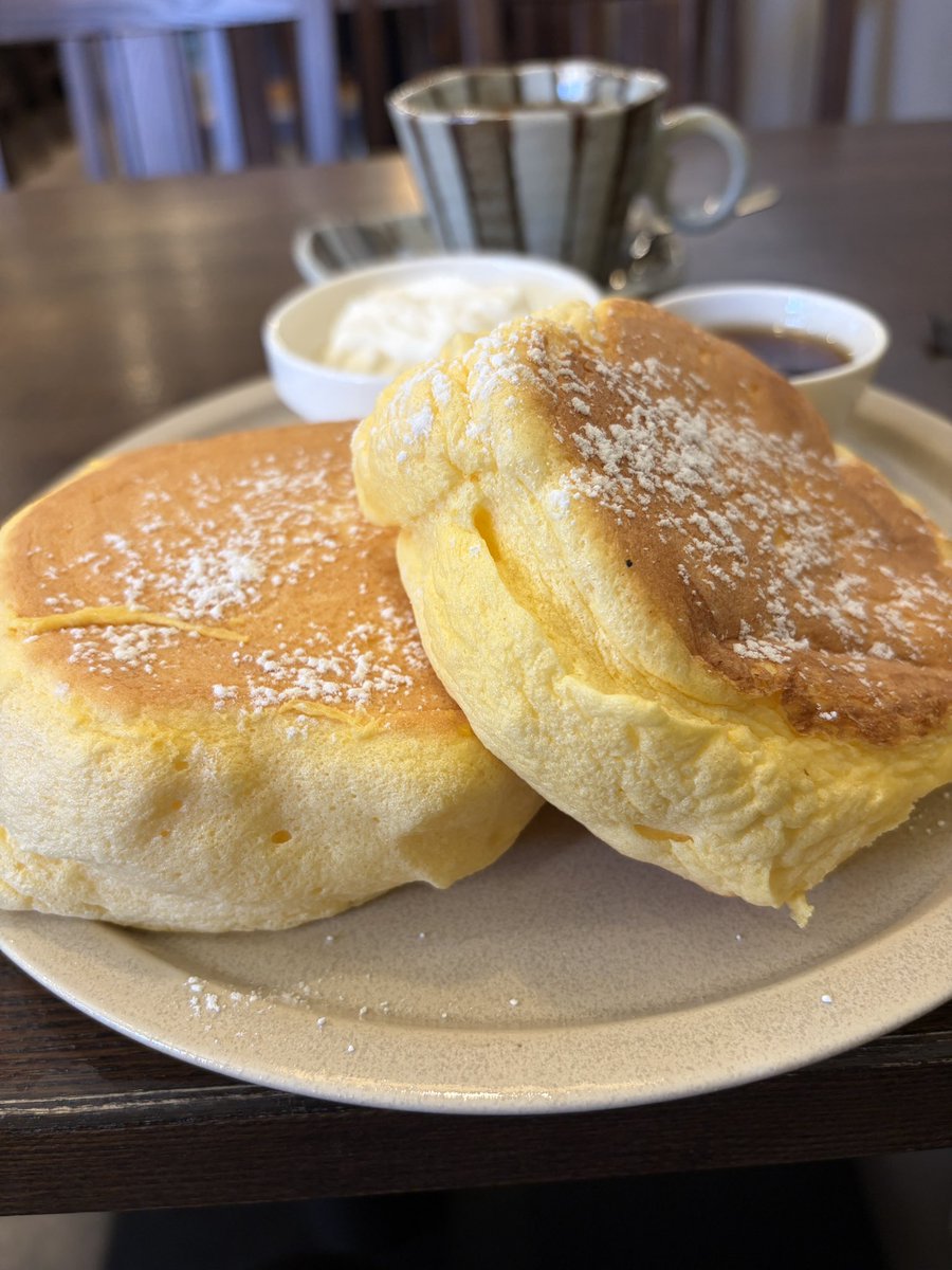 yumichin1128's tweet photo. だって仕方なくない？
いろいろがんばったんだし

スフレパンケーキ
ふわふわでめちゃ美味しかったんだから結果オーライ🤭
#CafeToki https://t.co/3qduHIb3Q1