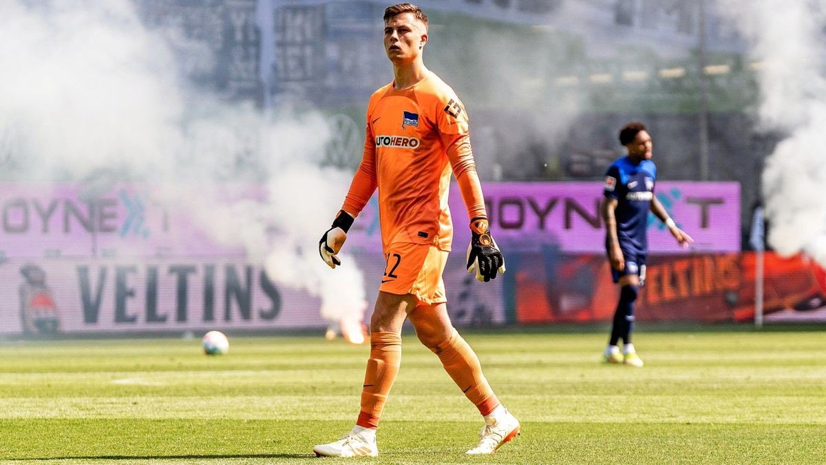 FeyenoordTM's tweet photo. 🚨🇩🇪 #Feyenoord and Tjark Ernst, deal alive. Clause activated informally – but Hertha BSC want to negotiate about small details, like sell-on fee and bonusses. Ernst, keen on joining Feyenoord. On personal terms everything should work out fine. https://t.co/UoMIuTR23m