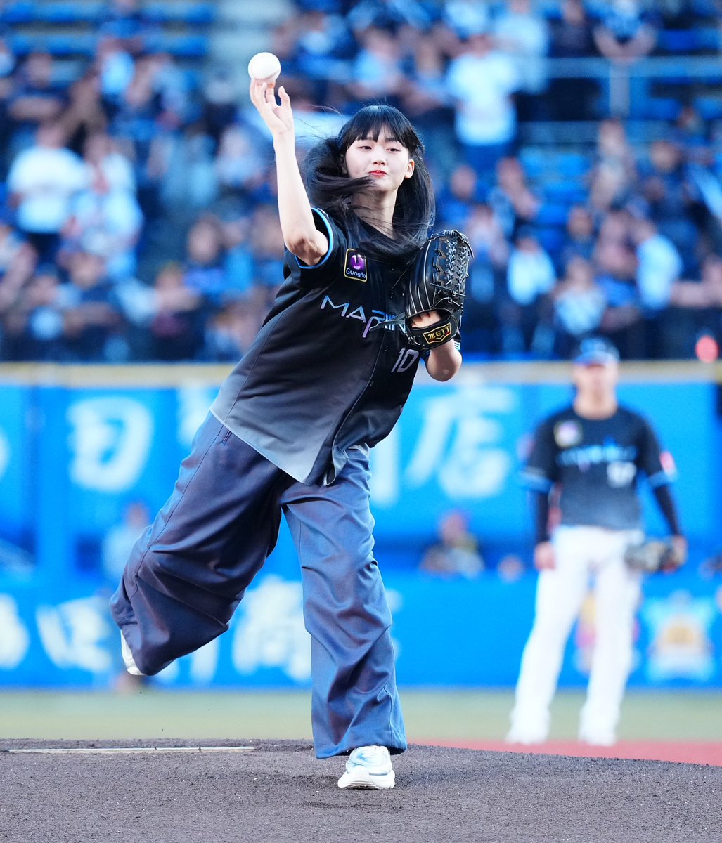 Sponichi_Photo's tweet photo. 〈ロ・オ12〉始球式を行なった山﨑天（撮影・長久保　豊） https://t.co/RV3iS8n8yw