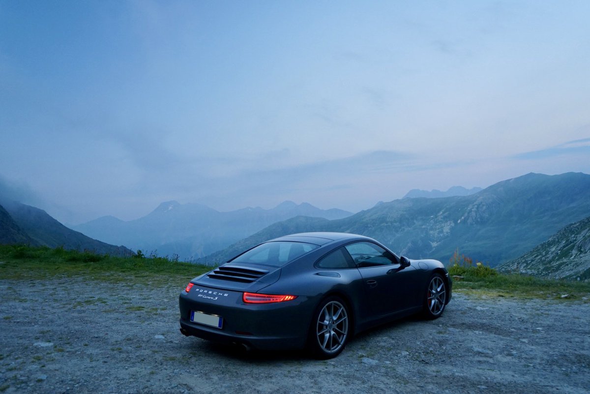 davideuun's tweet photo. Quick sunrise ride up the Great St. Bernard, empty roads are amazing! https://t.co/RQoD7uc6JX