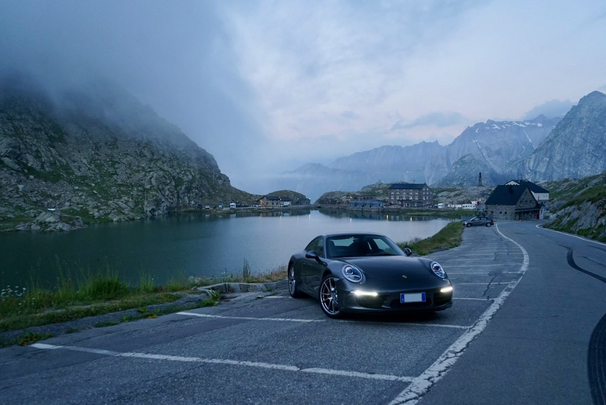 davideuun's tweet photo. Quick sunrise ride up the Great St. Bernard, empty roads are amazing! https://t.co/RQoD7uc6JX