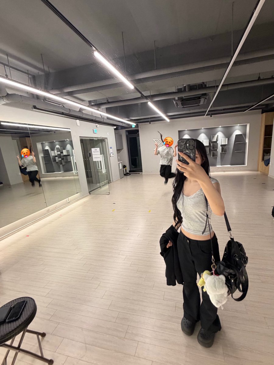 CLSSFR_weverse's tweet photo. (🐱)  – 『 09.07.26 』
 ➥ 📸 

🐱 — 🥟🙈🕺🔥

✽ 🦔 https://t.co/UOzXbkibuU
