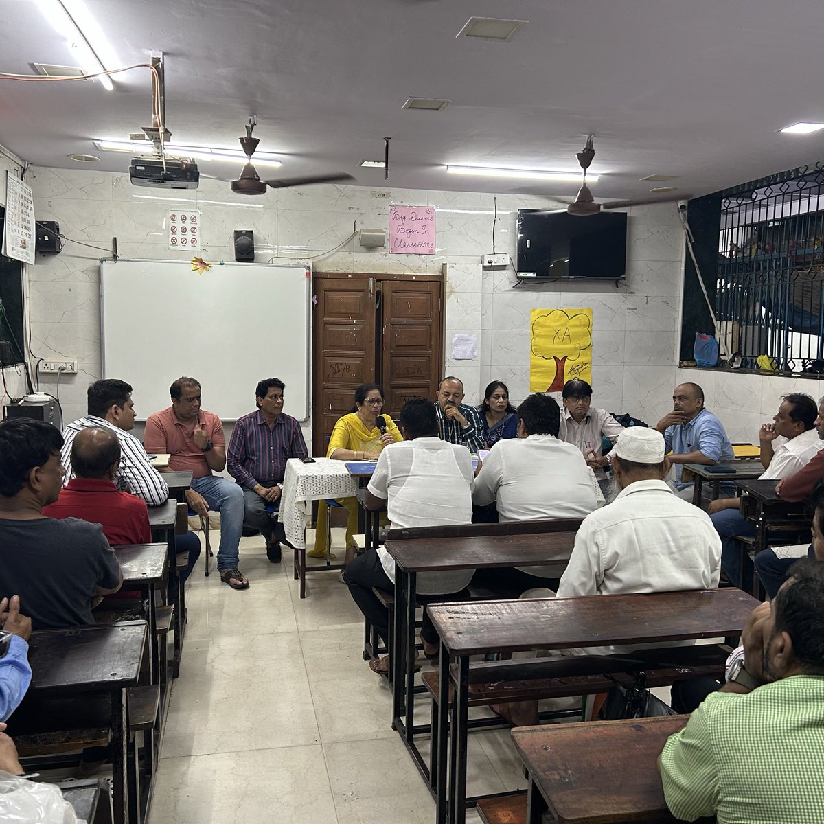 manishasurya10's tweet photo. As per direction of Mumbai Congress President hon MP @VarshaEGaikwad tai, conducted Ghatkopar west assembly  meeting of BLA 1 . BLA2 in presence of @jnetdsouza  ji and Disr president #ketanshah ji # lletter distributed to BlA1 &amp; BLA2 https://t.co/lsfPYRwbhJ