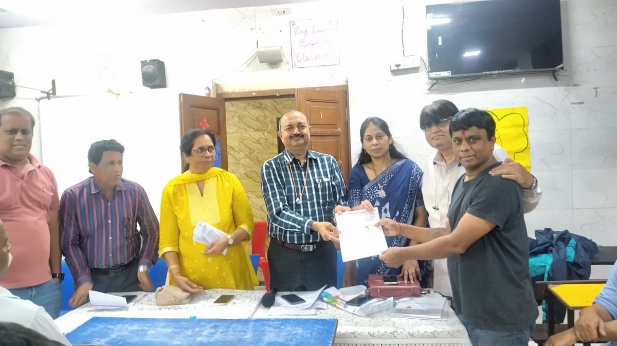 manishasurya10's tweet photo. As per direction of Mumbai Congress President hon MP @VarshaEGaikwad tai, conducted Ghatkopar west assembly  meeting of BLA 1 . BLA2 in presence of @jnetdsouza  ji and Disr president #ketanshah ji # lletter distributed to BlA1 &amp; BLA2 https://t.co/lsfPYRwbhJ