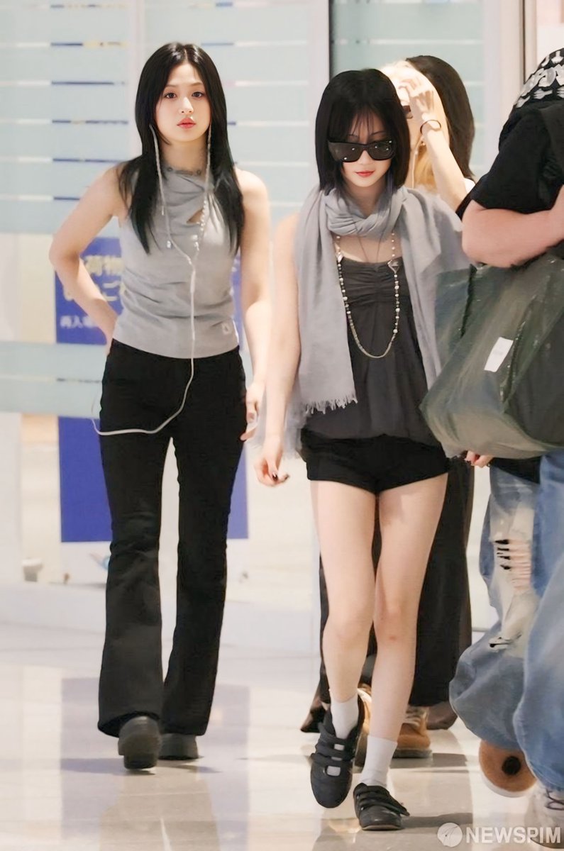 bm_eraa's tweet photo. New photos of BABYMONSTER from Incheon International Airport, South Korea. ✈️🇰🇷

The members were spotted upon their arrival, greeting fans with their signature charm and stunning visuals. 💙

#BABYMONSTER #베이비몬스터 #Airport #IncheonAirport #MONSTIEZ 
@YGBABYMONSTER_ @newsenstar