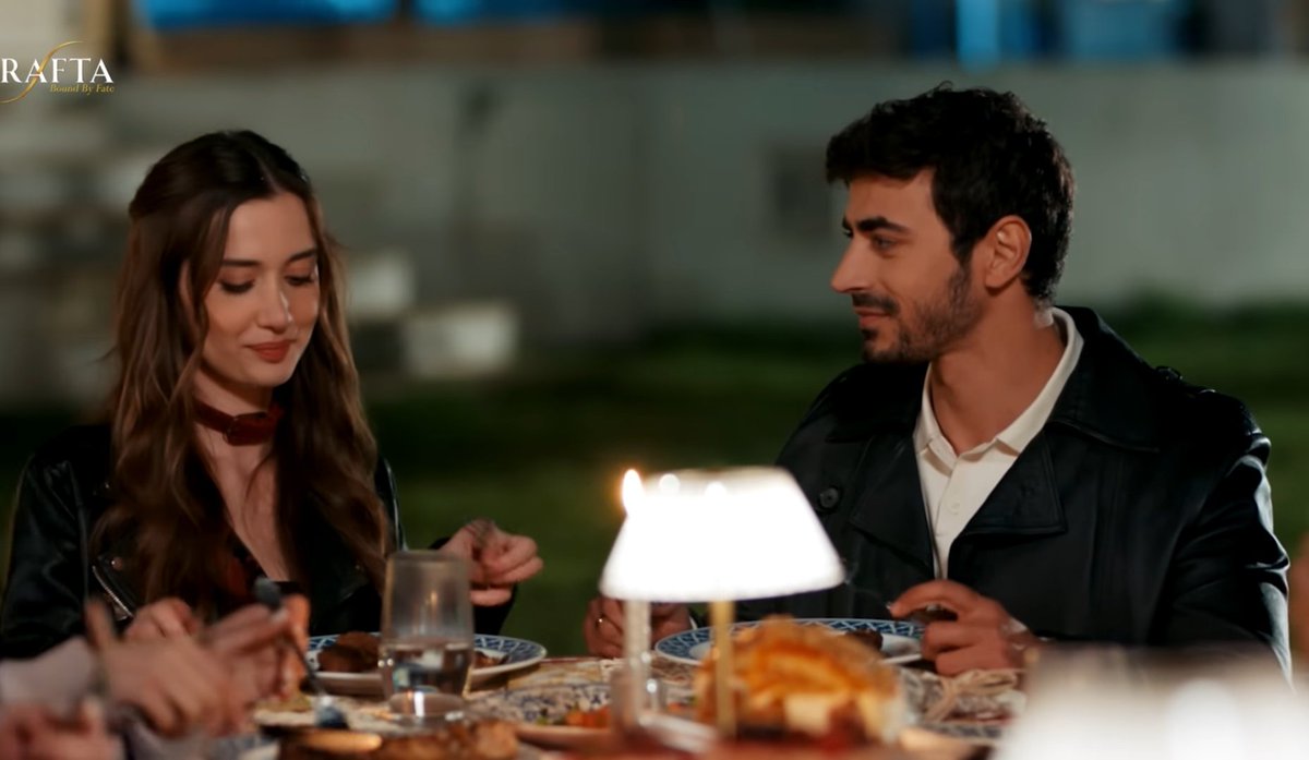 zoyarants's tweet photo. both looking at their respective meals 🍽️ https://t.co/qxQtPg19SE