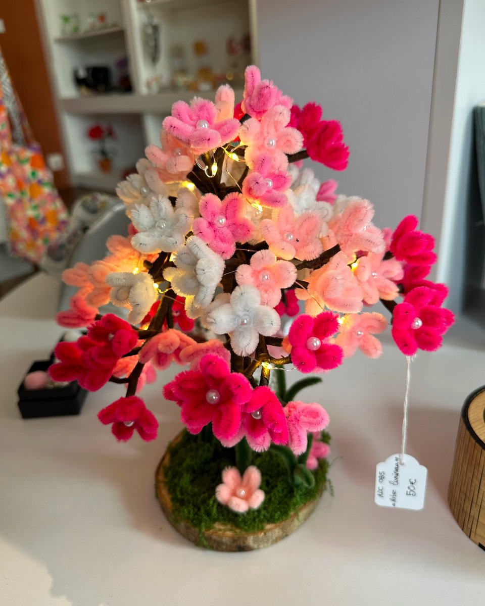 creastore_clb's tweet photo. Les nouveautés de L'Atelier de Cécé sont arrivées !
Bouquets, arbres fleuris, méduses et décorations en fil chenille réalisées à la main. Une idée cadeau originale... ou un plaisir à s'offrir. 💐
📍Colombey-les-belles
💬 Vous choisissez quoi ? 👇
#Créastore #FaitMain https://t.co/4vntoWNVab