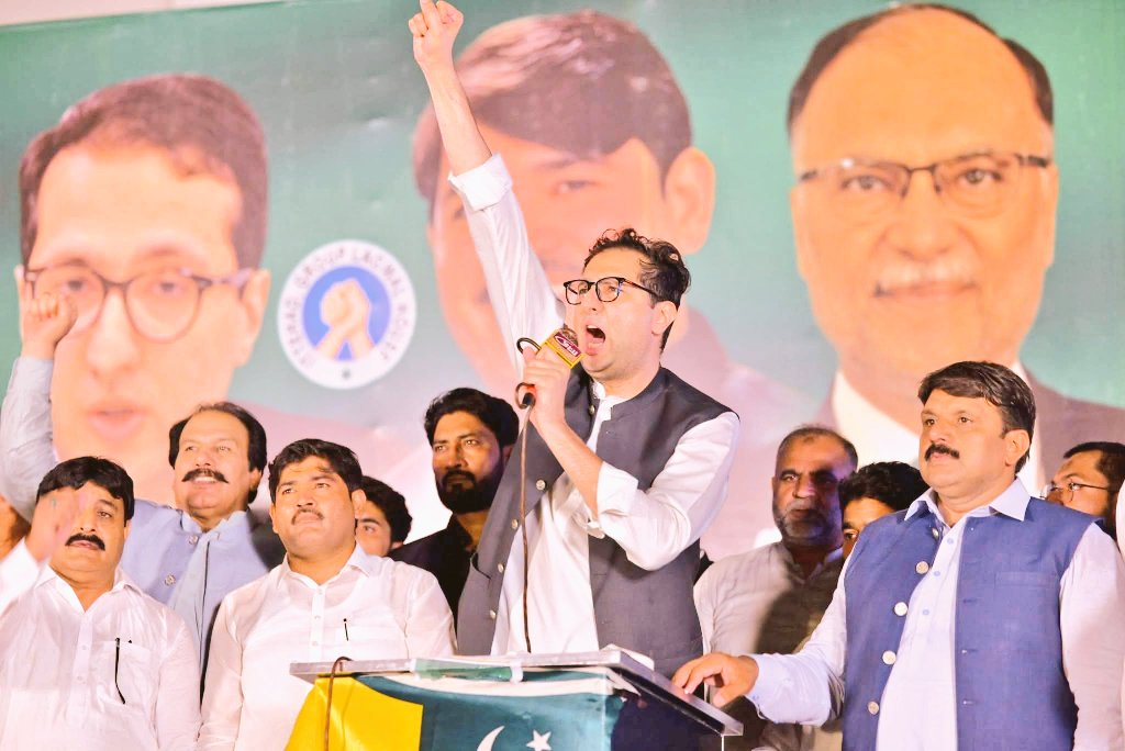 ElectPMLN2025's tweet photo. Historic Visuals from LA37 Narowal!

MPA @AhmadIqbalCh &amp; others addressed a huge Jalsa held in Langwaal House. https://t.co/nSsGLQlJqy