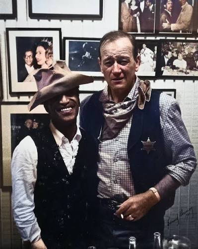 ArchieDuke14's tweet photo. @ScottMcCreaWest Apparently after 'Rio Bravo' Wayne decided to retire the hat as it was literally falling apart!🤠 https://t.co/KvLllbxpDp