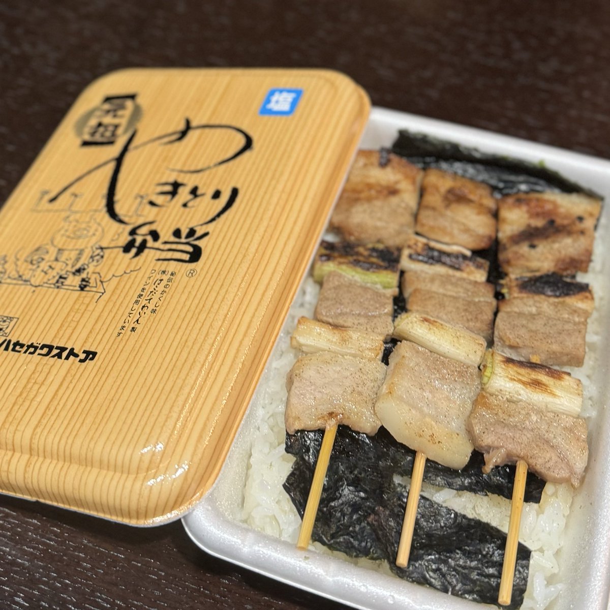 yuu_1st's tweet photo. やきとり弁当、、塩！ https://t.co/kTWDDlL2ah