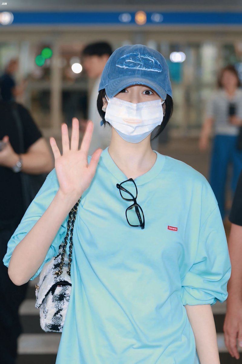 bm_eraa's tweet photo. PHARITA arrives at Incheon International Airport, South Korea. ✈️🇰🇷

Graceful as always, PHARITA shines with her stunning airport look. ✨

#BABYMONSTER #베이비몬스터 #PHARITA #파리타 #Airport https://t.co/G7mybyLstP