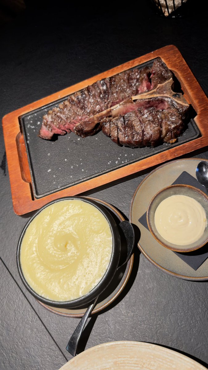 Jeunpelumi's tweet photo. Because it looks pink doesn’t mean it’s not properly cooked. 

Some steaks have been seared and left in the oven to cook for 40 — 60 mins at low temperature. 

Well done kills the whole vibe and juiciness you paid for. https://t.co/0w9EUoxGi4