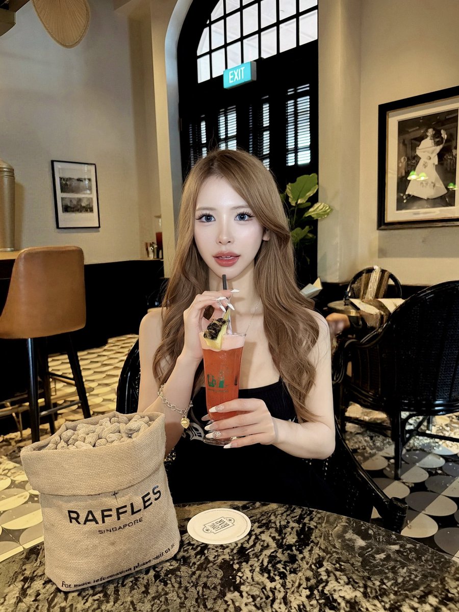 11Versaill5512's tweet photo. Singapore sling🍷🍍 https://t.co/eab8dMHhep