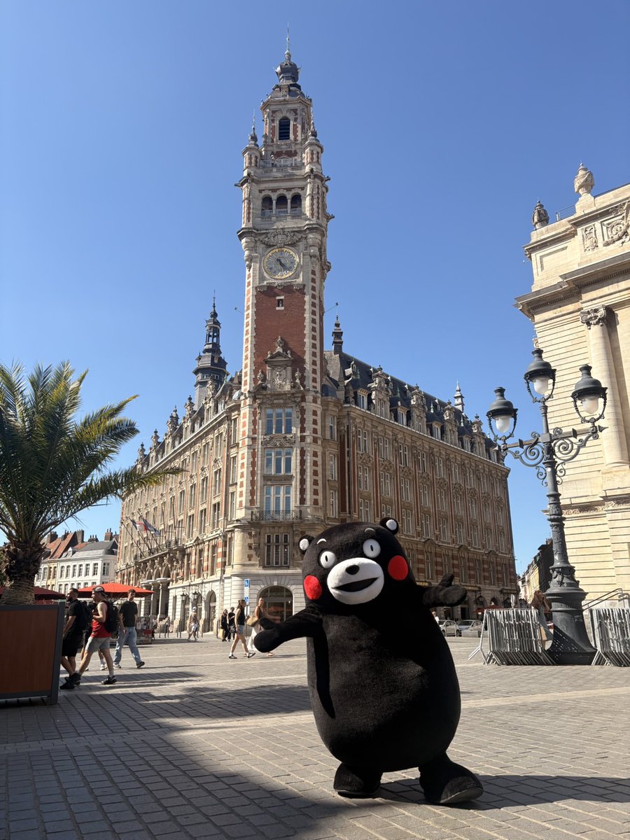55_kumamon's tweet photo. ランスのおとなりの街『リール』にもおとずれたモン!世界遺���にも登録されている建物や塔がたちならんでいるモン!リールでは伝統的なお菓子作りや、ビール醸造所も見学したモン!フランスの食文化に触れることができたモン☆ ボクも美食家の仲間入りかモン!?#Hellolille #Lille https://t.co/XpQipzJ5kT