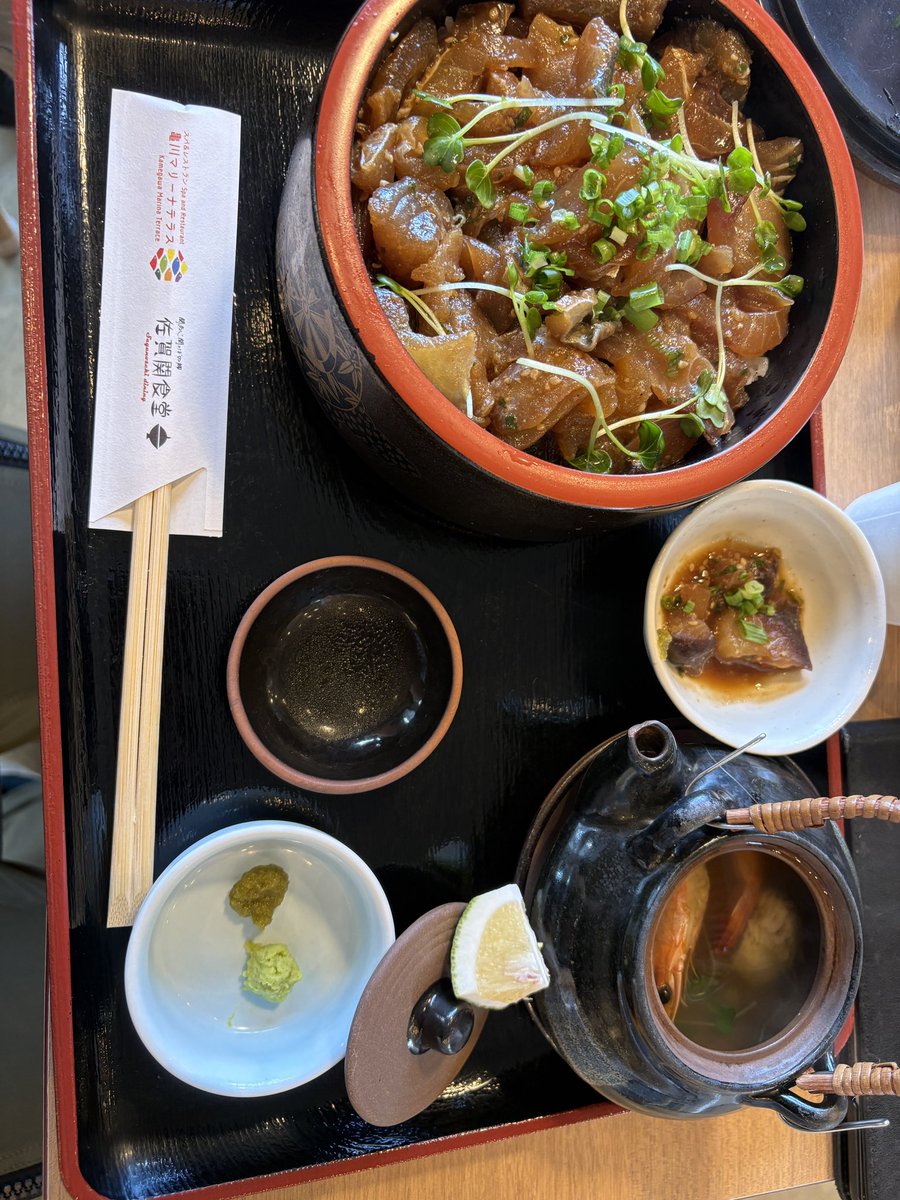 maemae910's tweet photo. #かつさんぽ　
大分名物？！リュウキュウ丼！
漬け丼ドーン!
あと、ソフトクリームいただきました！ https://t.co/7lgxeEmErX