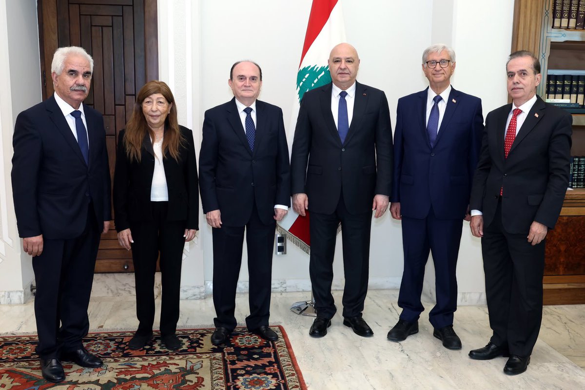 nacclebanon's tweet photo. استقبل رئيس الجمهورية العماد جوزاف عون وفد الهيئة الوطنية لمكافحة الفساد برئاسة القاضي كلود كرم، الذي قدّم لفخامته التقرير السنوي للهيئة لعام 2025.

وأكد الرئيس دعمه لعمل الهيئة وجهودها، مشدداً على أهمية إنجازاتها في مكافحة الفساد وتعزيز ثقة المواطنين بالدولة ومؤسساتها. https://t.co/ewJB0eKUlI