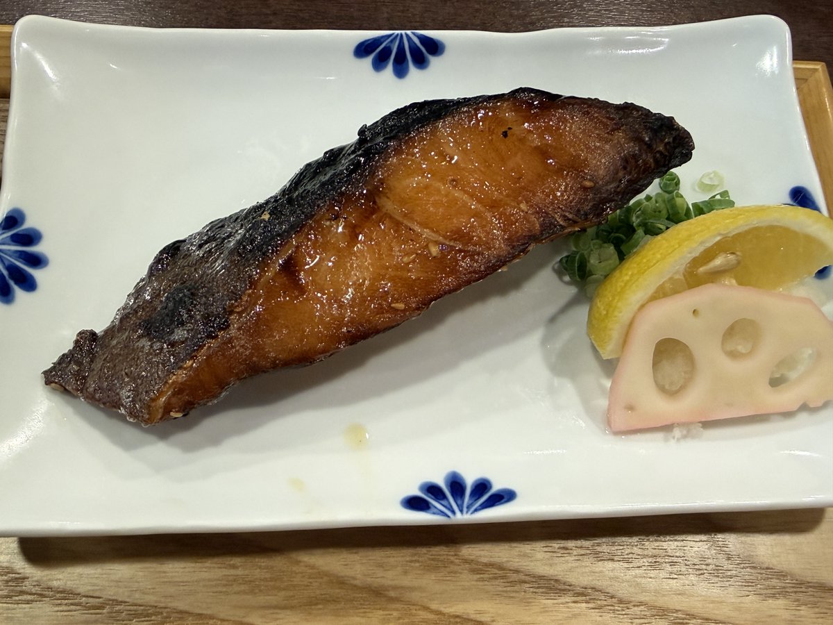 aatsu0702's tweet photo. 創業50年、福岡にある味の正福の一番人気の定食の
銀ダラみりん定食！紹介してもらい訪れたお店で行ったかいがあるほど美味しさを感じられた定食！
江戸時代からある日本の定食文化。全国各地にまだまだある老舗のお店を訪れていきたい！
＃定食 https://t.co/DjHZH64CSH
