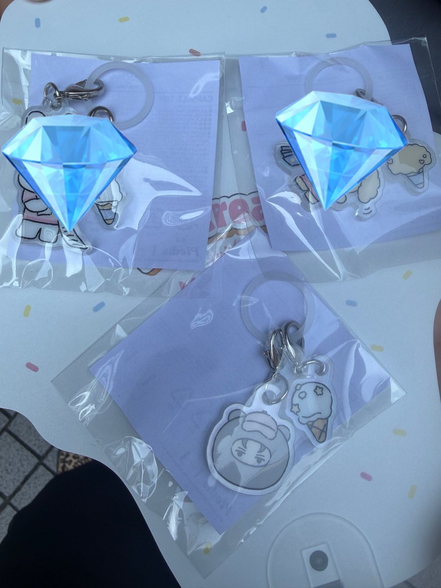mhmsk17's tweet photo. SEVENTEEN MINITEEN ミニティーン
パッケージチャーム&amp;グミ つまんでつなげて・ポップアップ ガチャ交換

譲：ジュン、ディエイト(🦀×2も)、バーノン(⛓️・顔も)、ディノ

求：ホシ♾️(顔優先)、ジョンハン♾️(友人分)

郵送希望です📮✨
異種交換の場合は、要相談😌

お気軽にお声掛けください🙇🏼‍♀️ https://t.co/ItHrNFVtSY