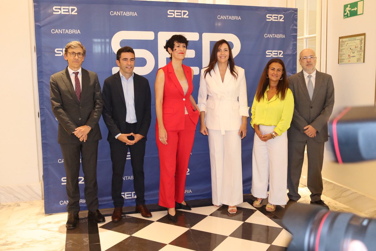 pedro_casares's tweet photo. El proceso de regularización ha sido una oportunidad de país para impulsar derechos y deberes de quienes ya viven con nosotros. 

La inmigración impulsa la actividad económica, incrementa la productividad, favorece el emprendimiento y fortalece la capacidad de crecimiento del país.

Hoy comenzamos el día en el Foro de @SER_Cantabria con la ministra de @inclusiongob, @SaizElma.