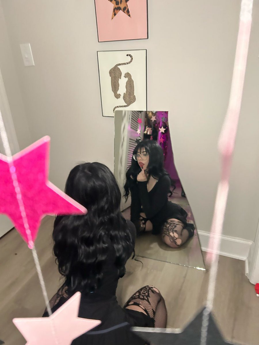 daisysparklez_'s tweet photo. make a guess🤭 https://t.co/tFg4nBB4Yv