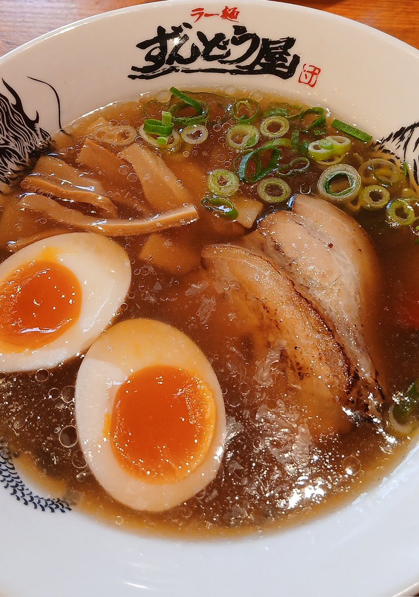 nyanchandayo's tweet photo. ずんどう屋の冷やしラーメン
今年も美味でした(*^^*)
次は鬼おろし食べる！
豚しゃぶは食べきれないからスルーかなあ https://t.co/rrhnRJhVkl