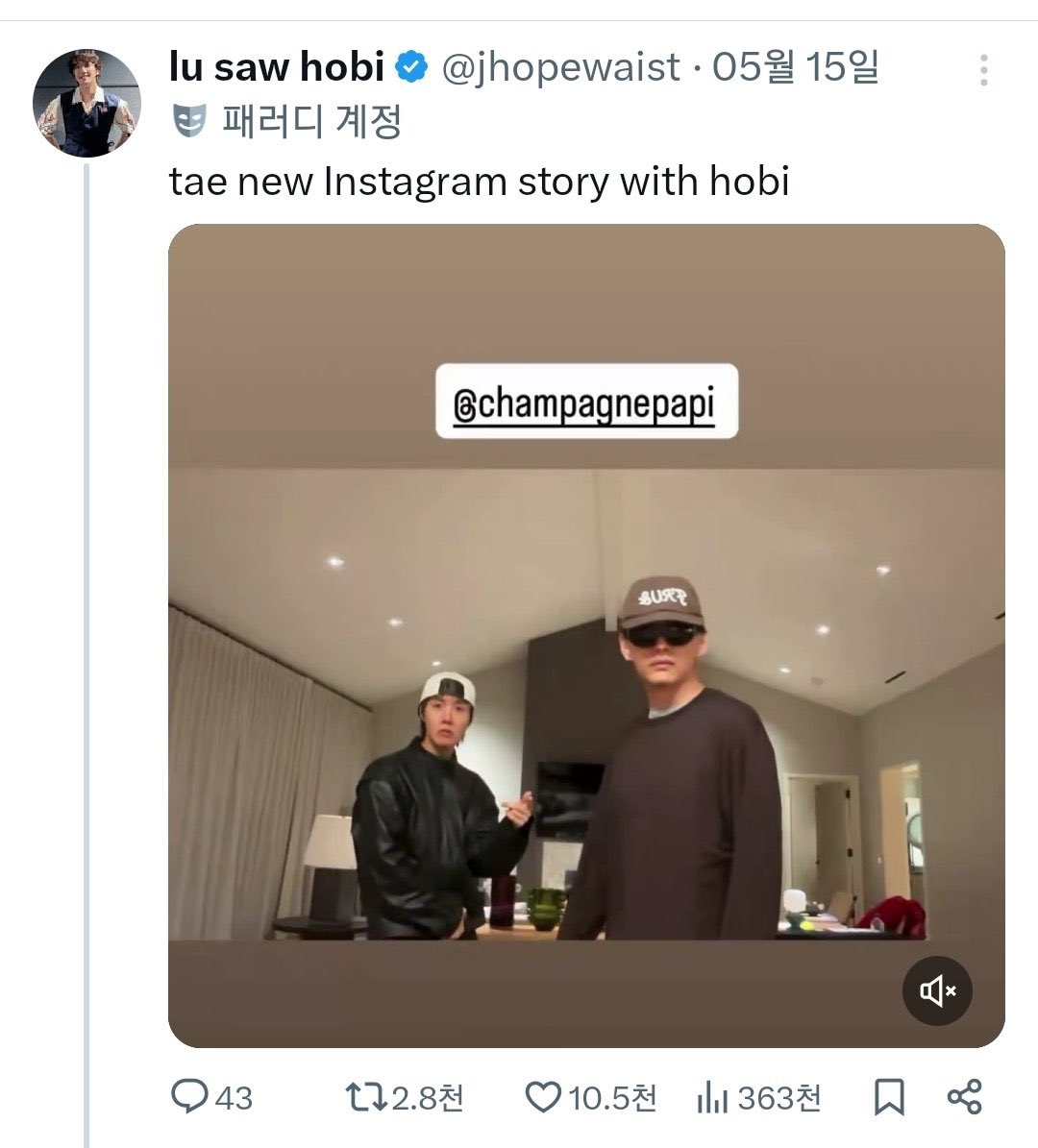 Nilinhagolden's tweet photo. ARMYs are always resentful of Jungkook's prominent role; they don't hate Drake, they just wanted the same for their favorite. That's when they realize it's impossible to compete with Jeon Jungkook in any situation. 💅🏻 https://t.co/qBXsVXvxZj