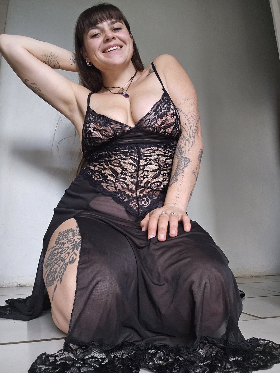 missmea69's tweet photo. Feeling so sexy in my new black dress 
https://t.co/MYu2IyKghQ

#sensual #naturalwoman #connetwithme #exploremore https://t.co/Ujc6pQluDm