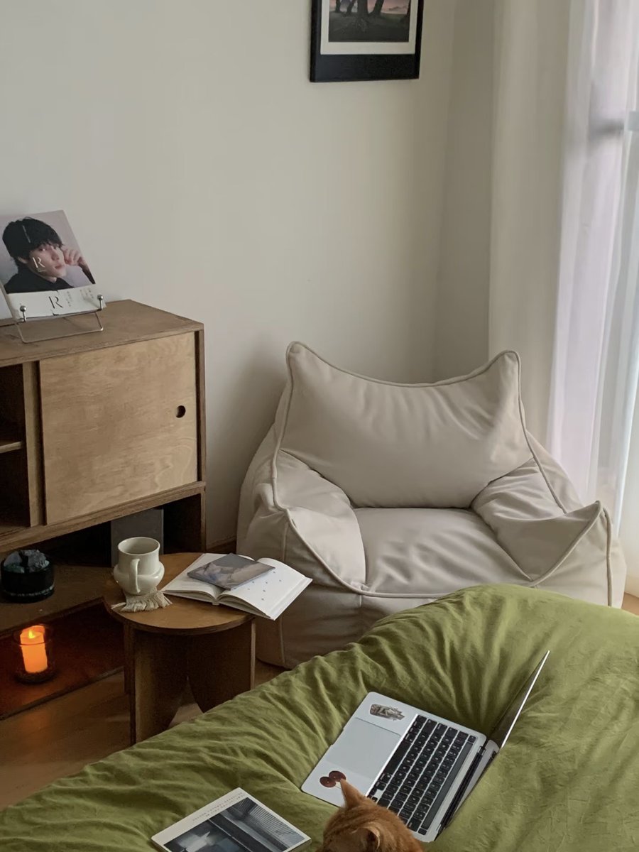 sekarwangikuu's tweet photo. the cozy 11㎡ bedroom ⚪️🟤🟢 https://t.co/hLnhMSfzXp
