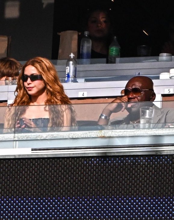 theMadridZone's tweet photo. Shakira with Kylian Mbappé’s Dad 🤝 https://t.co/B4SQQu80dx