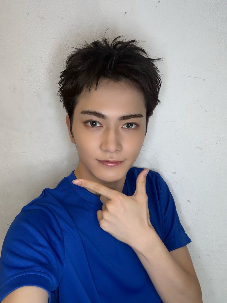 aoen_official's tweet photo. 1,000リポスト達成！✨
aoringの皆さん、たくさんのリポストありがとうございました💙
【ハジマリCOLOR ダンスエクササイズ衣装の未公開セルカ】公開中…👀

#aoen #アオエン
#aoen_ハジマリCOLOR https://t.co/2D9KnemD8n