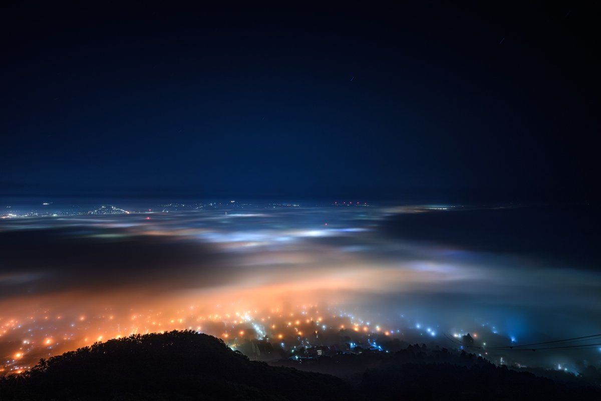 Nitto_Photo's tweet photo. 夜景の名所・函館山から、こんなに美しい雲海が見られるのを知っていますか？ https://t.co/BBdL78qbeQ