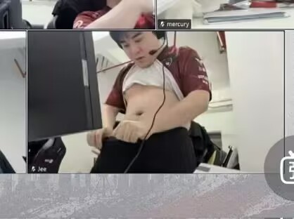 mi1k2y's tweet photo. @ropZyw0o 可是，jee的人气也很高啊🥺🥺🥺tyloo一输比赛赛后评论区讨论度最高的永远是我们季东凯哥哥🥺🥺🥺 https://t.co/ZPyvjbOE7m