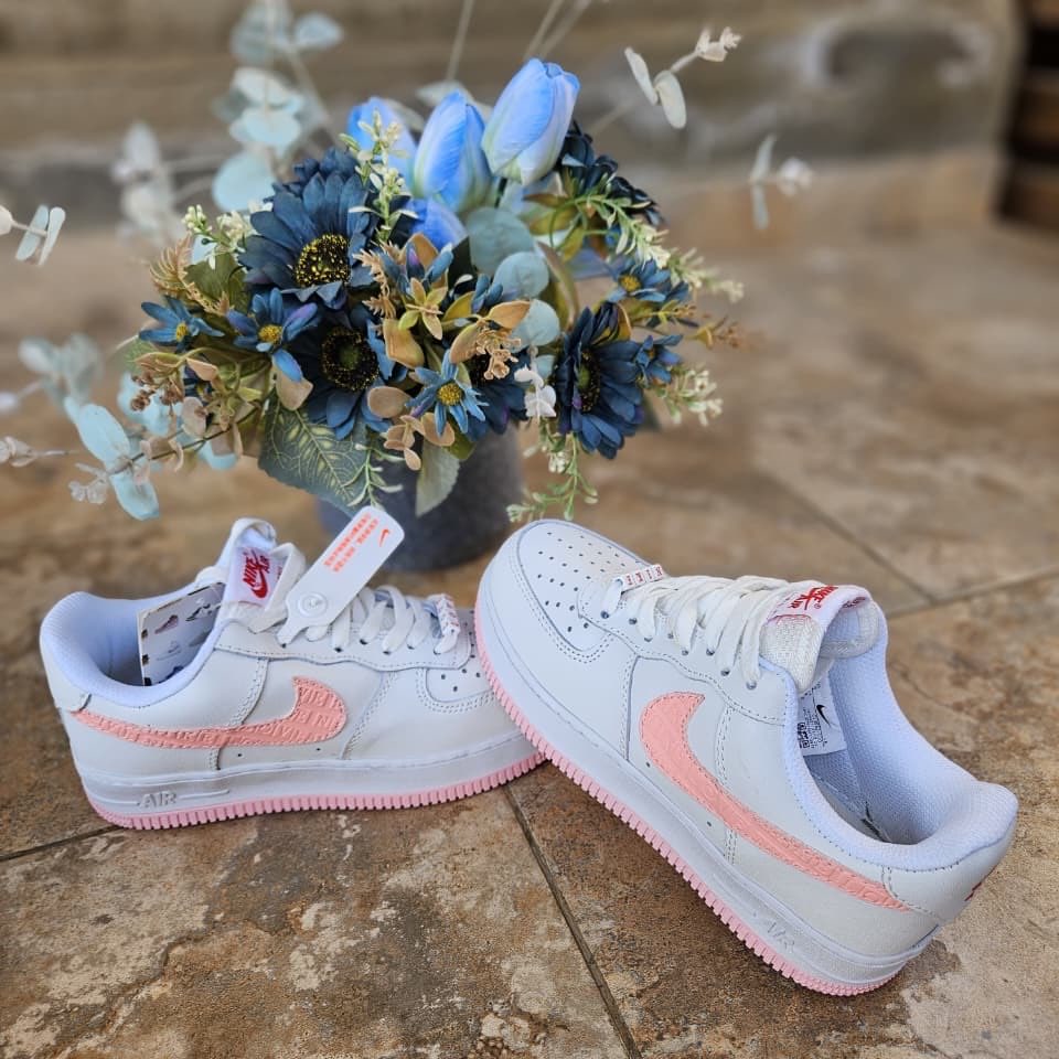 Vickyjr's tweet photo. NIKE AIR FORCE 1 – VALENTINE'S EDITION ❤️🤍

The perfect pair to steal hearts wherever you go. Clean look, premium quality, and made to stand out! ✨

📏 Sizes: 36–41 ✅
💰 Price: KSh 3,700
☎️ 0722617418 https://t.co/TVyomBO3qo