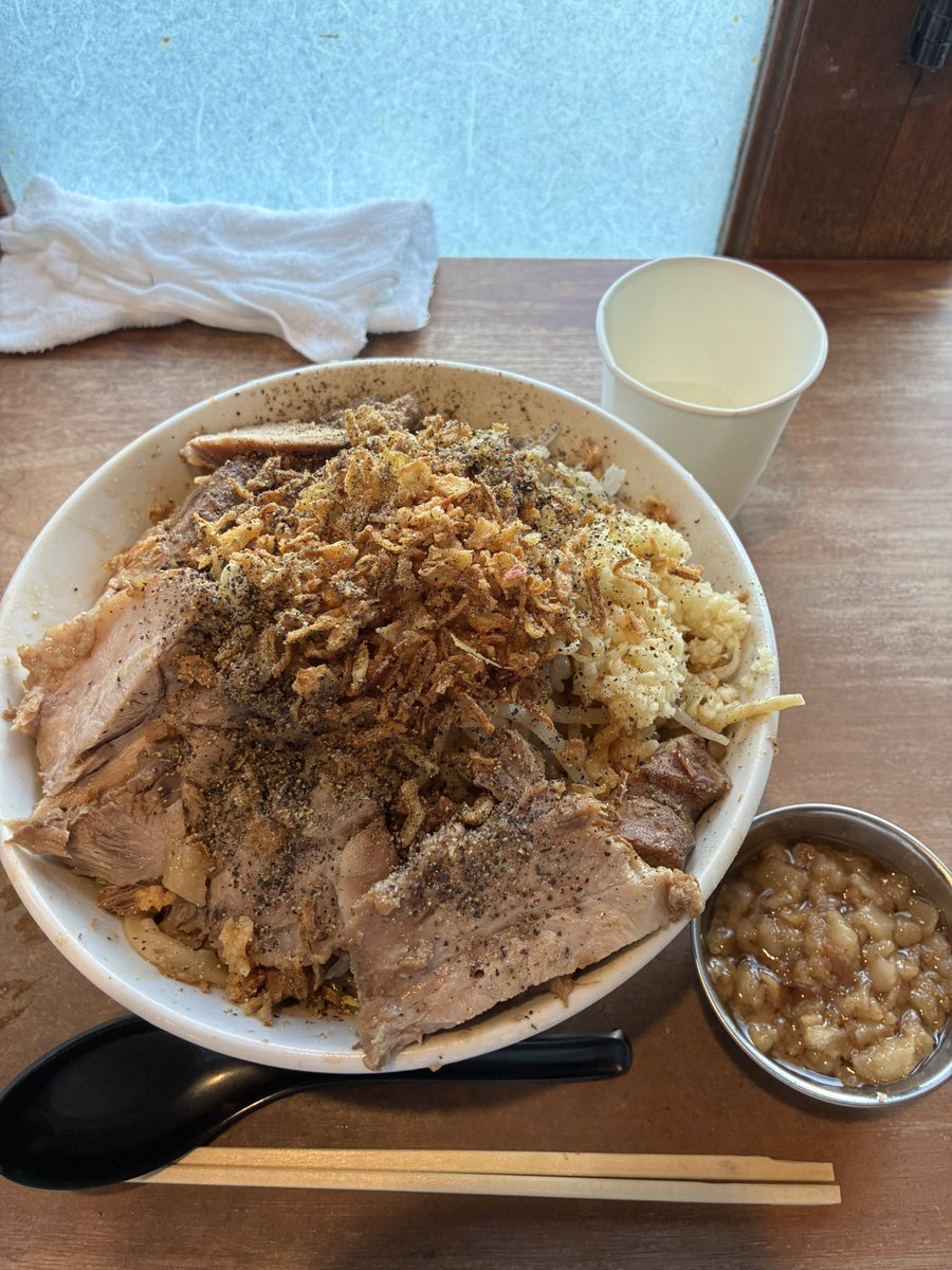 QnlYi's tweet photo. 歴史を刻め

汁なし300g
豚増し
チーズ
全マシ https://t.co/c4BIvfXqsD