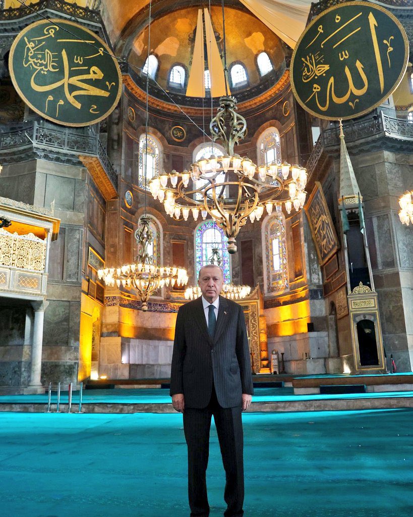 ertugkocacik's tweet photo. Peygamber Efendimiz Hz. Muhammed’in (S.A.V.) müjdesine mazhar olan atamız Fatih Sultan Mehmet Han’ın aziz emaneti #Ayasofya, 6 yıl önce bugün Cumhurbaşkanımız Sayın @RTErdogan’ın imzasıyla yeniden asli kimliğine kavuşarak milletimizin gönlündeki hasretini sona erdirdi.

Bu tarihi iradeyi ortaya koyan, Fatih’in emanetine sahip çıkarak Ayasofya’yı yeniden ibadetle buluşturan Cumhurbaşkanımız Sayın Recep Tayyip Erdoğan’dan Allah razı olsun.

Ayasofya ebediyen hür kalacaktır inşallah. 🇹🇷

#10Temmuz2020