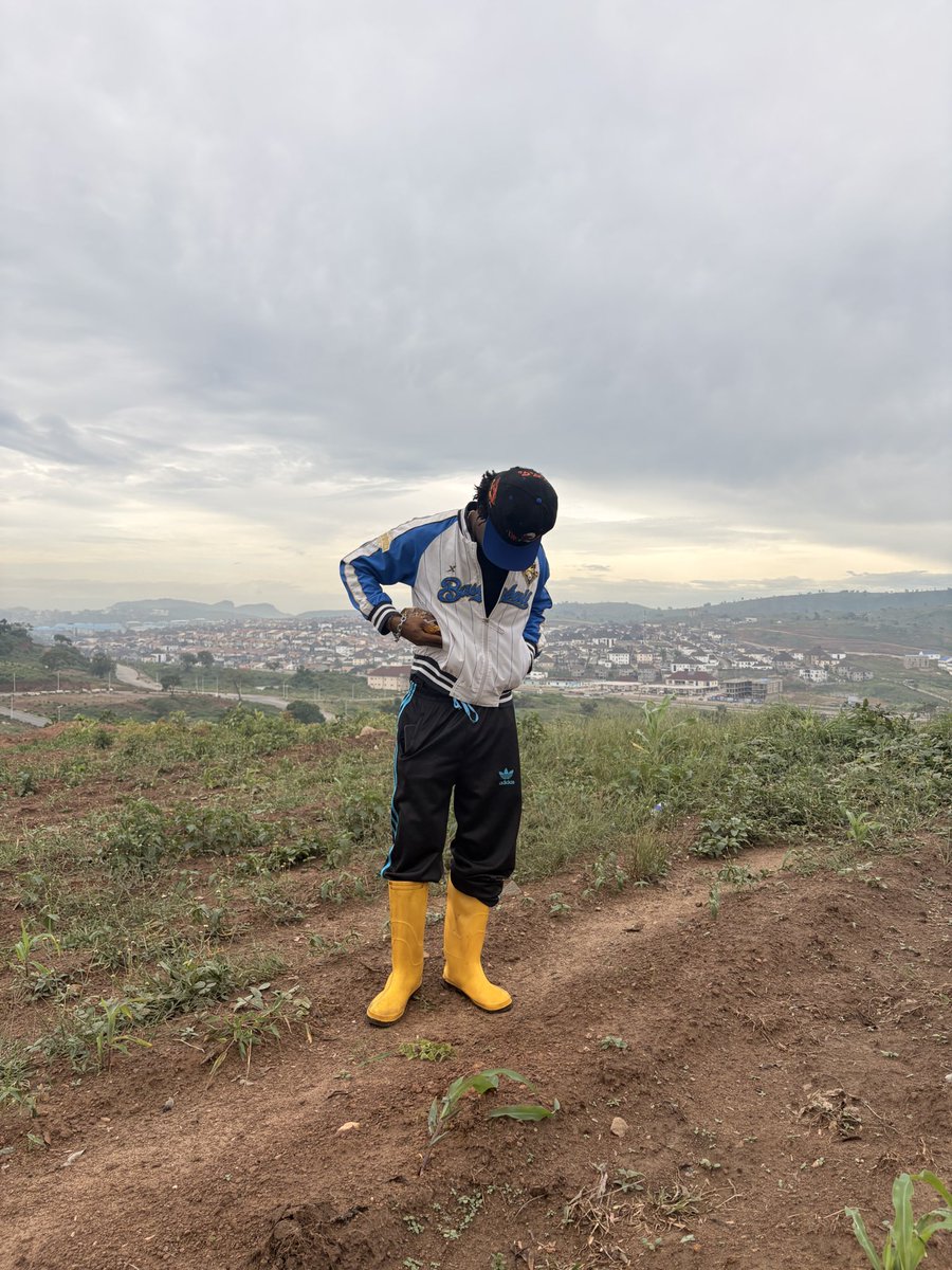 AkanimoEyo's tweet photo. On set with my rain boots https://t.co/z0s2xDysgU