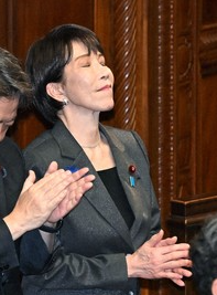 tomogang's tweet photo. 自分たちが一体何をしたか、わかっているのだろうか?今回の皇室典範改正で、彼らは国民の総意を否定し、憲法を否定し、長きに渡り日本人の精神的支柱である天皇の存在をも否定した。ここまでの非礼を働いたのだから、八百万の神も黙ってはいない。因果は必ず巡って来る。うっとり出来るのは今だけだ。 https://t.co/cg4r7fGoUs