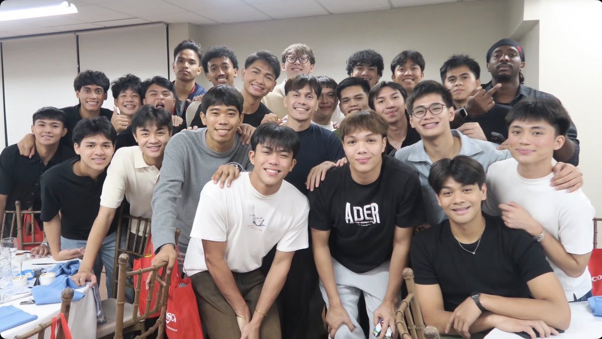 volleybagan's tweet photo. AMVT FOREVER!! 💙🥺 https://t.co/9TDiVRfScr