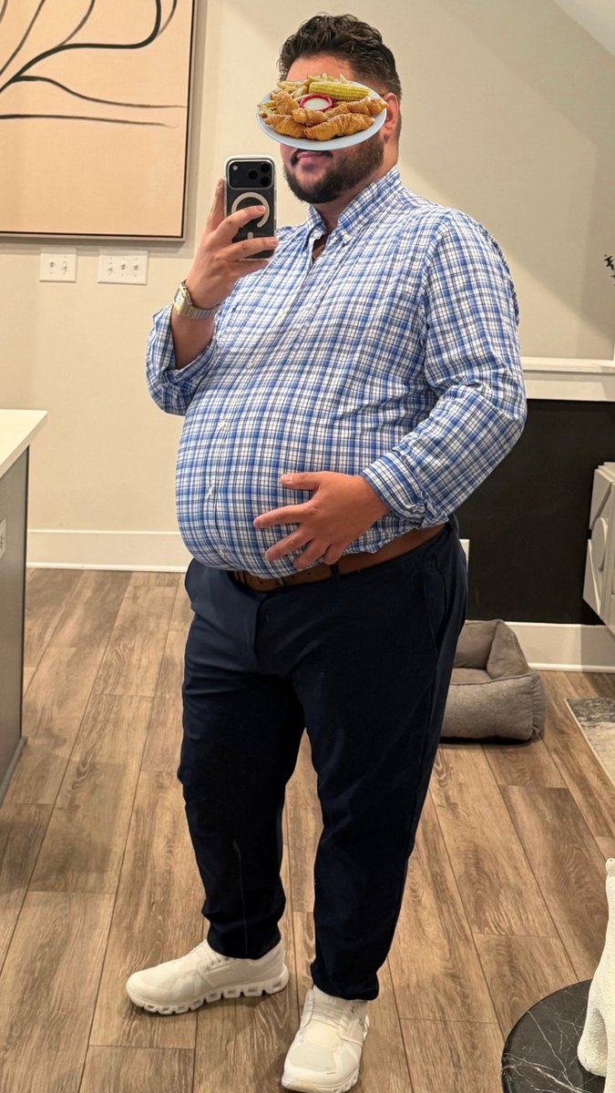ChcknTndrSluttt's tweet photo. The office piglet and personality hire #gainer #fatty #chub #grommr https://t.co/B4mFU5ZPu8