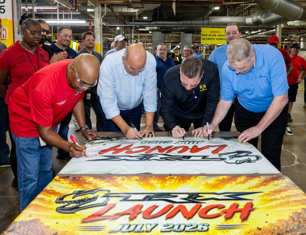 miamilakesauto's tweet photo. RAM ROLLOUT: Ram Trucks CEO Tim Kuniskis 😎 congratulates Sterling Heights (Michigan) Assembly Plant employees 👷‍♂️ during an event at the plant marking the start of shipments of the 2027 #Ram1500 TRX SRT 🛻. https://t.co/JJS1CYZKXk