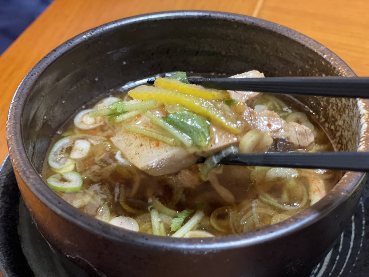 kitakura1020's tweet photo. 最近、多くのお客様にご注文いただいているのが「鰹つけ麺」‼️

鰹の香り豊かなつけ汁に、自家製麺をくぐらせてひと口

さらに、大根おろしが後味をさっぱりとまとめてくれるので、最後まで飽きずにお召し上がりいただけます😊

まだ食べたことがない方は、ぜひ一度お試しください🍜

#キタクラセブン https://t.co/uCOSVBJCes