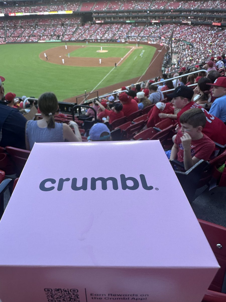 esly_el's tweet photo. another one down ⚾️, they have a crumbl in here for some reason 😭 https://t.co/BqDWvHupz2