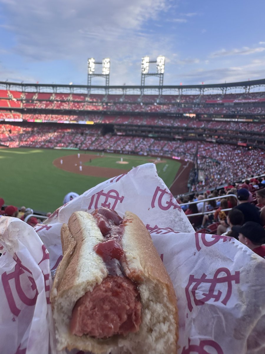 esly_el's tweet photo. another one down ⚾️, they have a crumbl in here for some reason 😭 https://t.co/BqDWvHupz2