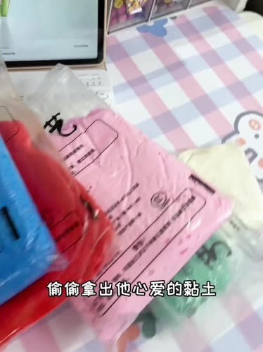 TiinaBlaa's tweet photo. Turn an old glass jar into a cute pen holder with just some paint and ribbon—zero waste, big creativity!， https://t.co/Fk3hUU04md