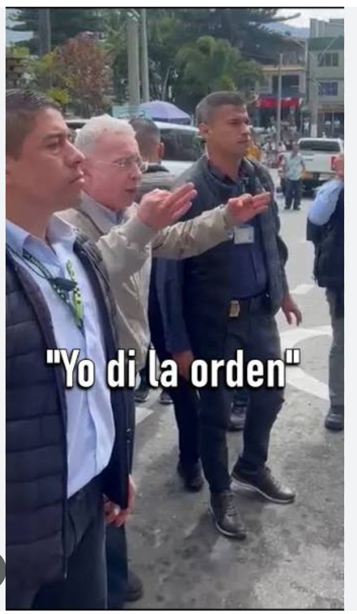 masdigoyo's tweet photo. @AlvaroUribeVel Imágenes que dicen más que mil palabras.
"LAS MADRES, Y NO SÓLO LAS DE SOACHA, LAS DE TODA COLOMBIA TIENEN LA RAZÓN".
Si un mural, o cualquier otra expresión o testimonio público no me afecta, ¿Por qué carajos, también voy a desaparecerlo y sepultarlo?
Eso equivale a otro FALSO+ https://t.co/Bq3vsjPobV