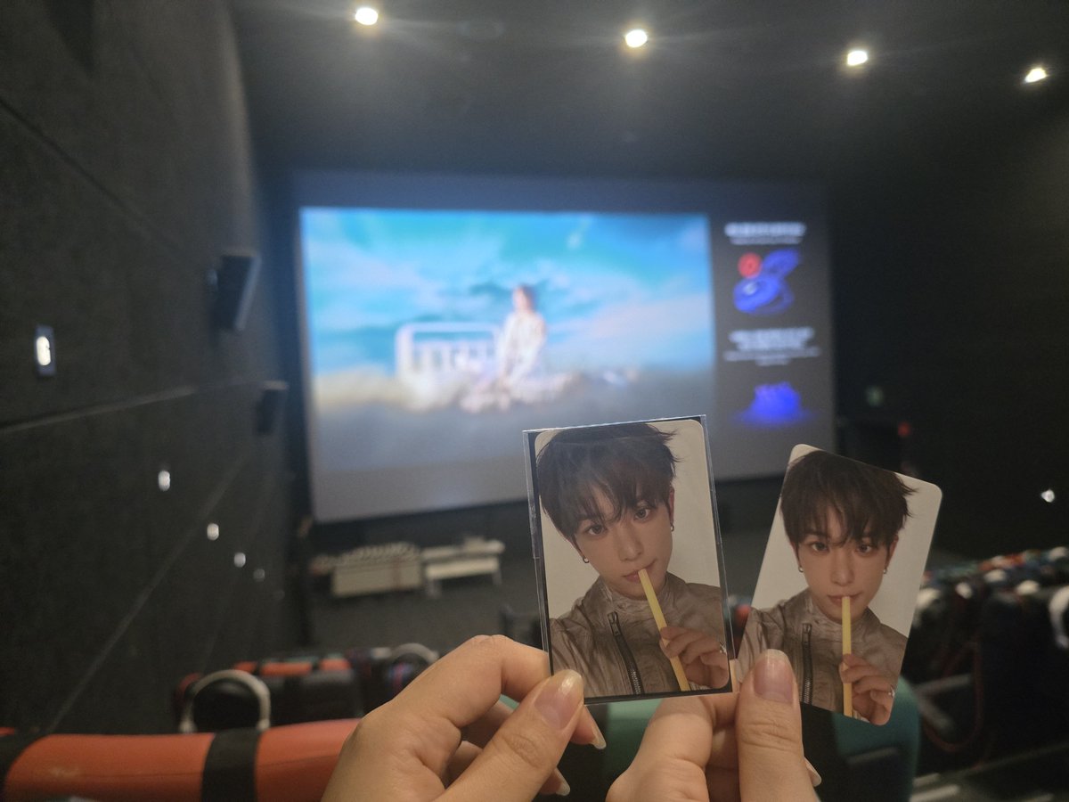 yangssun_'s tweet photo. #ANDTEAM_VR콘서트
260708 2주차 3트

워래 2주차 특전 받으려 했는데 없어서 아쉬웠어요 타팬 친구 데려가서 보여줬는데 유마한테 관심 생겼대서 기분 완전 좋았어요
앤팀 잘 모르는 친구들 많이 많이 보여주고 다 르네 만들거예요 근데 확실히 사람이 많아야 재밌는 것 같아요 르네들 리액션 최고💕 https://t.co/kQAo5YuljX