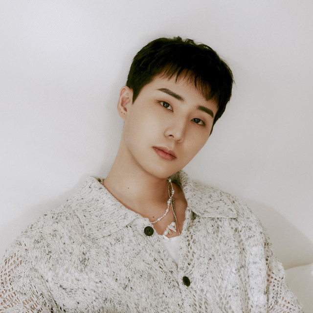 kchartsmaster's tweet photo. Young K drops the track list for 'YOUNGEST':

1. Marionette
2. Shut The Door *title
3. F word
4. Hey Honey
5. 응원가
6. SPIKE
7. Yonge St.
8. million reasons
9. 우리가 헤어질 100가지 이유 (feat. JINJOO of DNCE)
10. Drivin' Into Hell
11. whatever
12. Goodbye, Love
13. 집으로 향한다
14. 안개꽃
15. 작업실에서 커피를