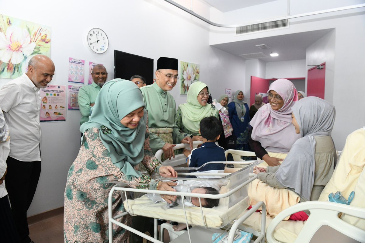 MohdShukriYajid's tweet photo. A delightful day spent with @MSUmalaysia alumni & scholar Mohd Uzair bin Zulkifly and Noor Hanim binti Azhar as they welcomed the arrival of their beautiful baby girl. Wishing the family abundant joy, good health, and countless blessings on this new chapter together. @msumcmalaysia
